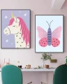 Zestaw plakatów pastelowych do pokoju dziewczynki z  motylem i jednorożcem.