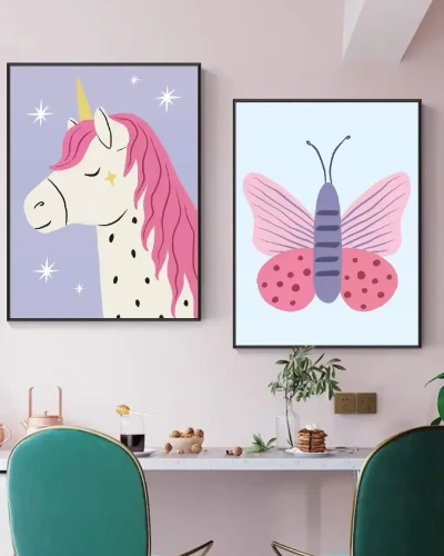 Zestaw plakatów pastelowych do pokoju dziewczynki z  motylem i jednorożcem.