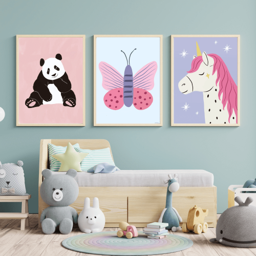 Zestaw 3 pastelowych plakatów z pandą, motylem i jednorożcem do pokoju dziewczynki.